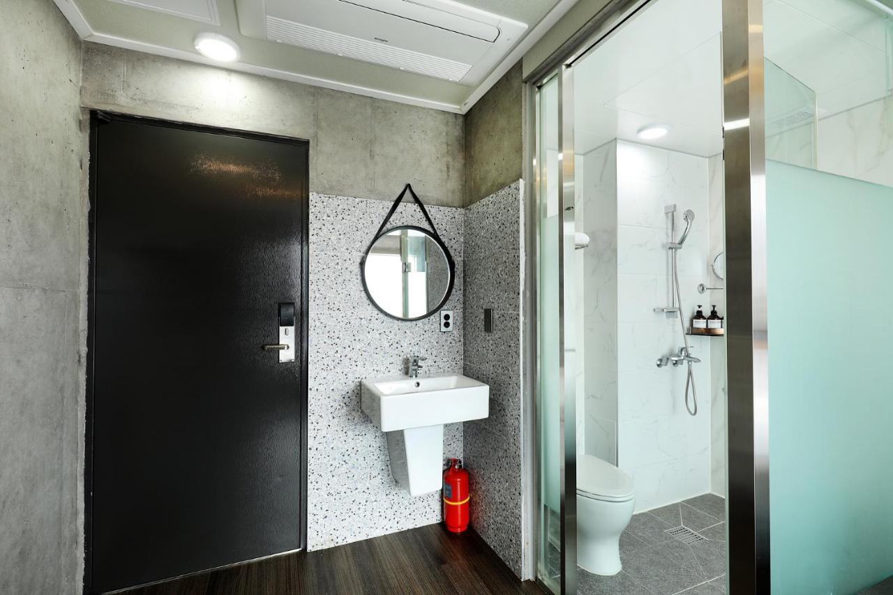 Cornerstone Hotel Seogwipo Bagian luar foto