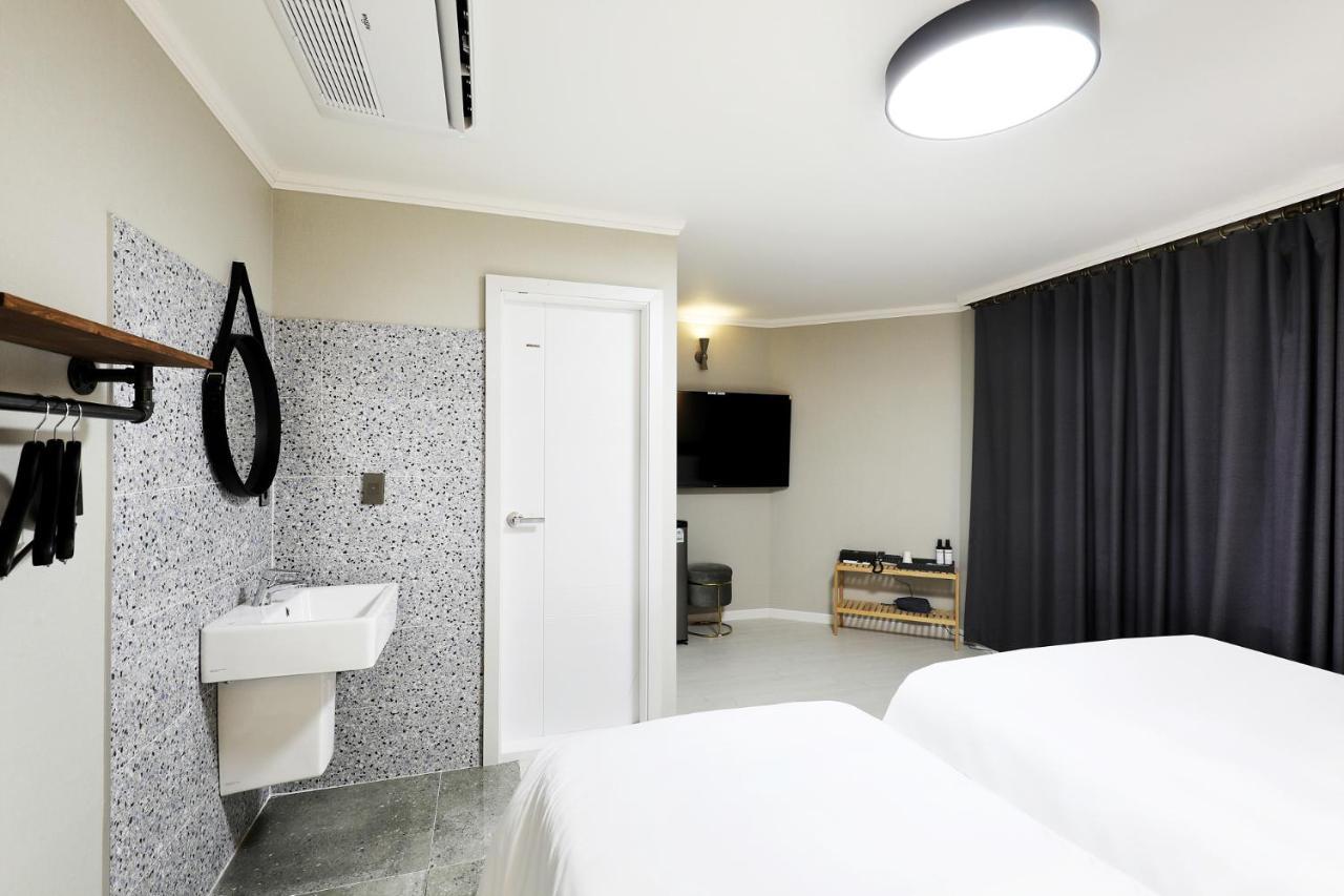 Cornerstone Hotel Seogwipo Bagian luar foto