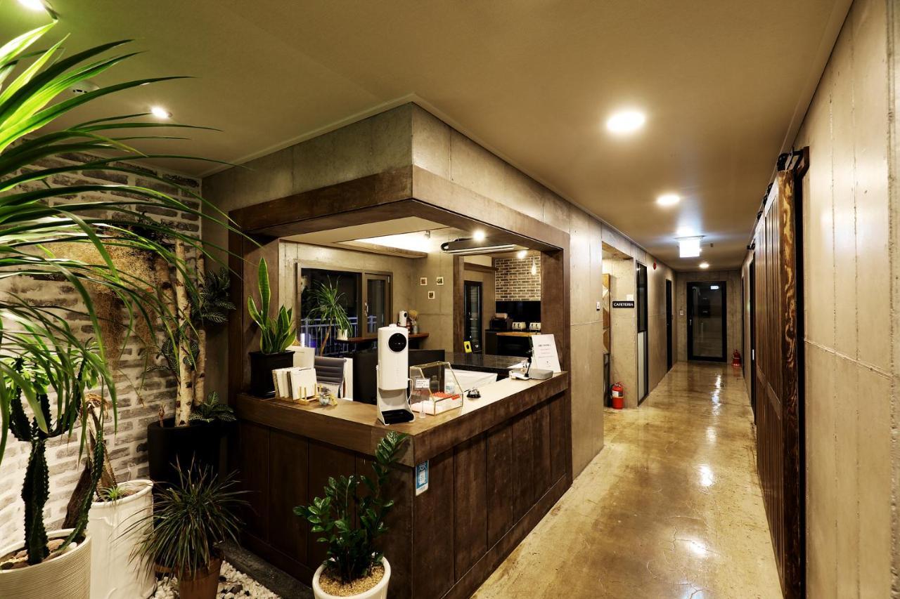 Cornerstone Hotel Seogwipo Bagian luar foto