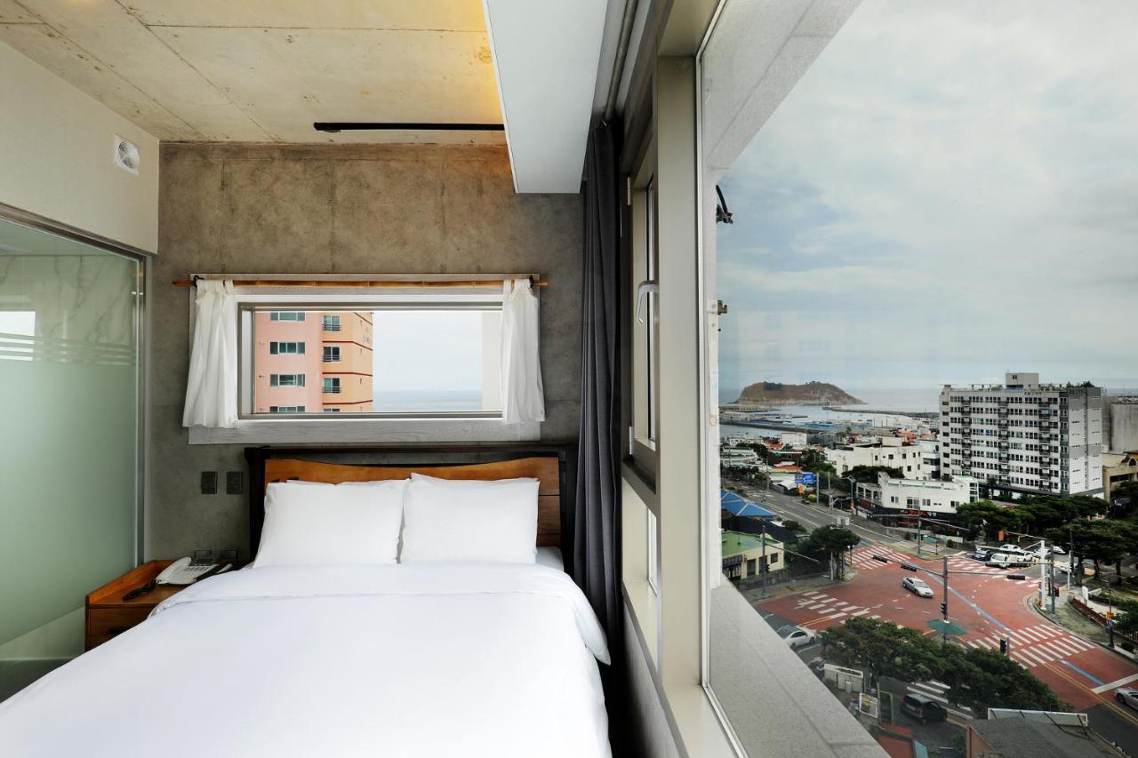 Cornerstone Hotel Seogwipo Bagian luar foto