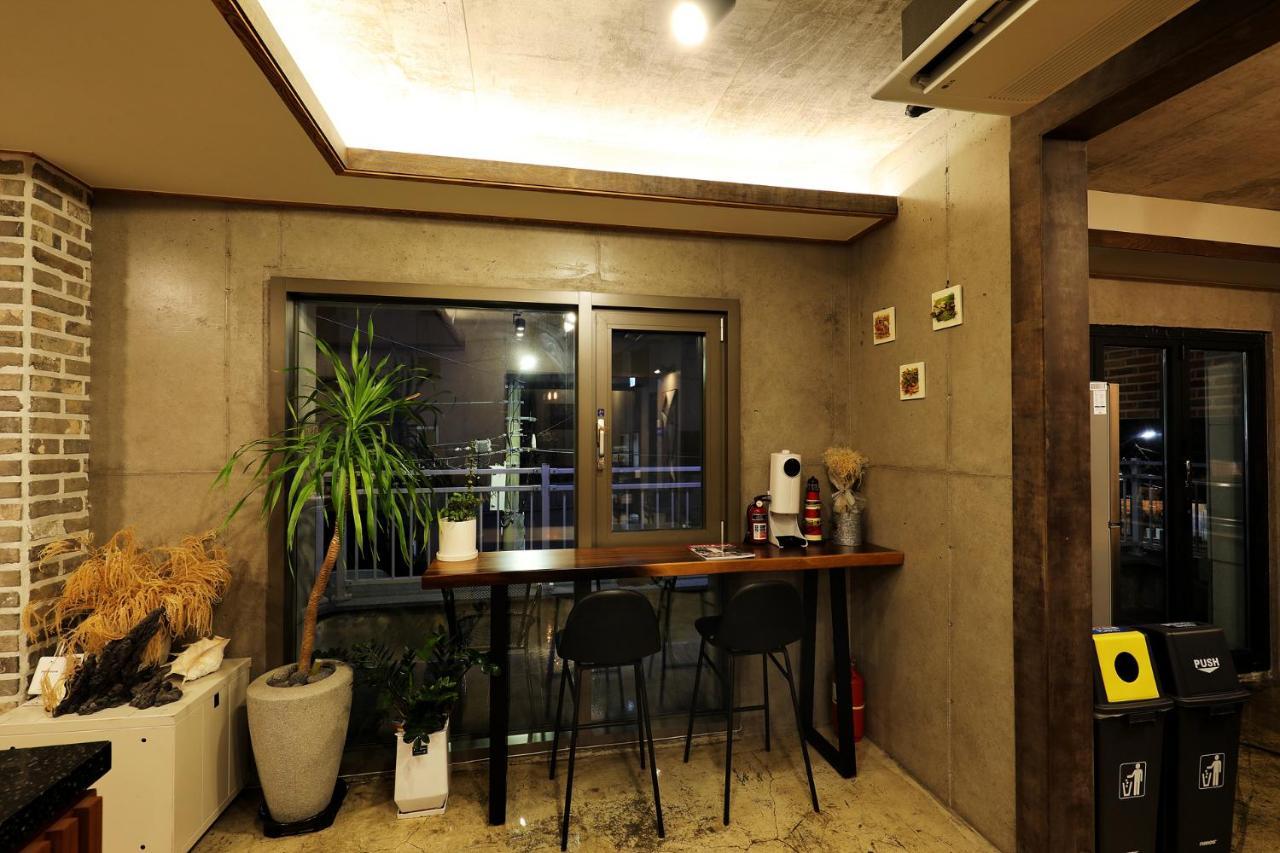 Cornerstone Hotel Seogwipo Bagian luar foto