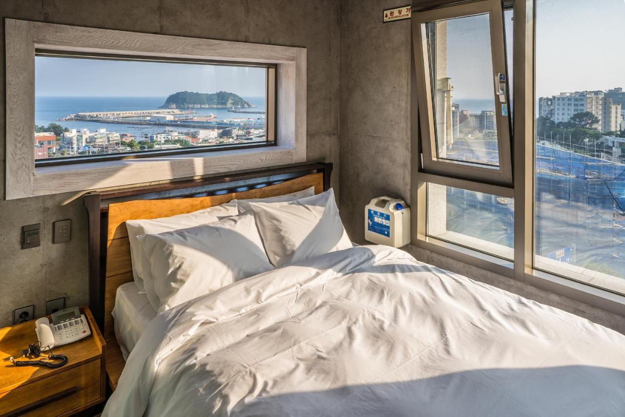 Cornerstone Hotel Seogwipo Bagian luar foto